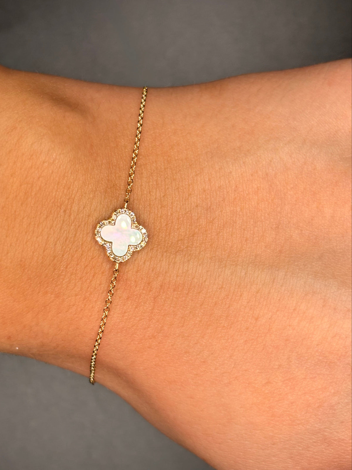14Kt Yellow Gold Natural Diamond Mother of Pearl Clover Bracelet